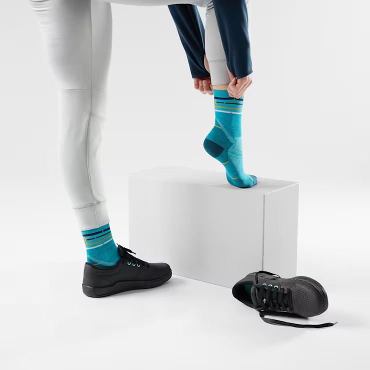 Smartwool Merino - Women's Run Zero Cushion Mid Crew Socks - Image 2